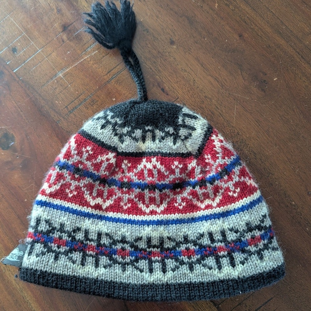 Turtle Fur Wool Fair Isle Beanie Hat Made in Canada Fleece Lined Red Gray White‎